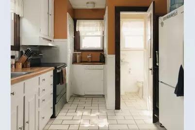 8 Liberty Street, Holyoke, MA 01040 - Photo 12