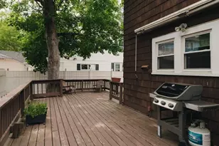 8 Liberty St, Holyoke, MA 01040 - Photo 32