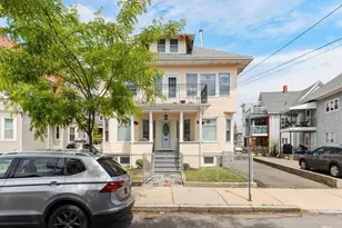 7 Yale St, Medford, MA 02155 - Photo 2
