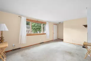 32 Arapahoe Rd, Bellingham, MA 02019 - Photo 4