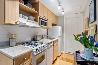 20-22 Concord Ave #B, Cambridge, MA 02138 - Photo 2