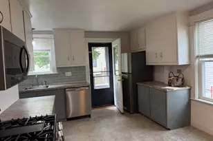38 Summer St, Medford, MA 02155 - Photo 2