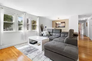 8 Governor Fuller Rd, Billerica, MA 01821 - Photo 12