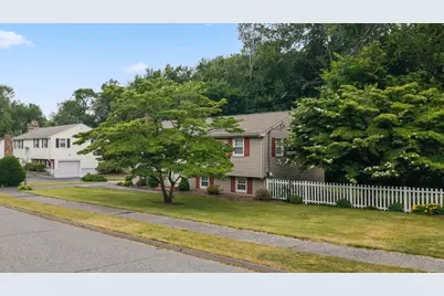 28 Ladyslipper Dr, Shrewsbury, MA 01545 - Photo 2