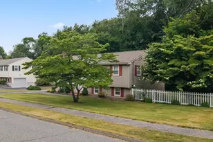 28 Ladyslipper Dr, Shrewsbury, MA 01545 - Photo 2