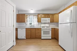 71 Manthorne Rd, Boston, MA 02132 - Photo 4