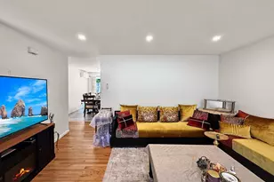 31 Wallace Cir, Malden, MA 02148 - Photo 8