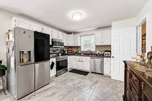 31 Wallace Cir, Malden, MA 02148 - Photo 16