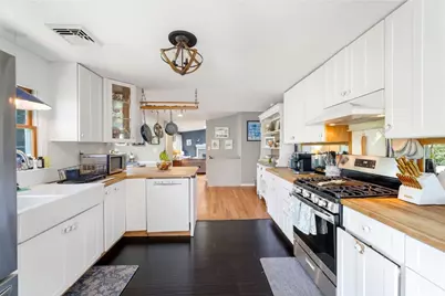 31 Forest Ave, Essex, MA 01929 - Photo 4