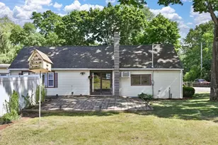 73 Sweetwater St, Saugus, MA 01906 - Photo 16