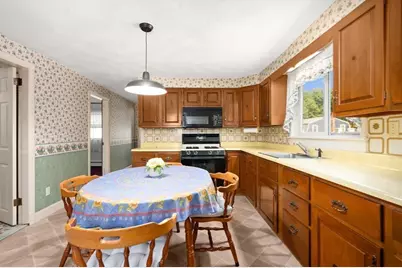 73 Sweetwater St, Saugus, MA 01906 - Photo 8