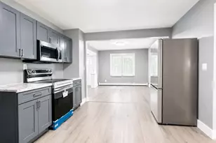 65 Fargo St, Springfield, MA 01119 - Photo 2