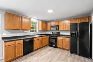 1020 Somerset Ave, Dighton, MA 02764 - Photo 14