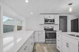 47 Railroad Ave, Rowley, MA 01969 - Photo 6