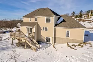 8 Vista Cir, Rutland, MA 01543 - Photo 2