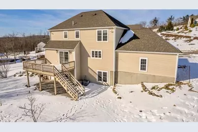 8 Vista Cir, Rutland, MA 01543 - Photo 2
