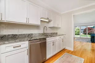 502 Ridgefield Cir, Clinton, MA 01510 - Photo 8