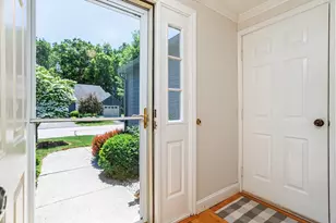 502 Ridgefield Cir, Clinton, MA 01510 - Photo 2