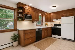 95 Wrenwood St, Springfield, MA 01129 - Photo 4