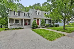 33 Reynolds Rd, Wakefield, MA 01880 - Photo 1