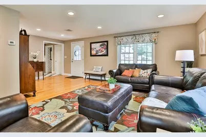 33 Reynolds Rd, Wakefield, MA 01880 - Photo 6