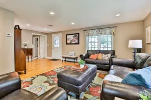 33 Reynolds Rd, Wakefield, MA 01880 - Photo 6