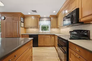 610 Bullard St, Holden, MA 01520 - Photo 10
