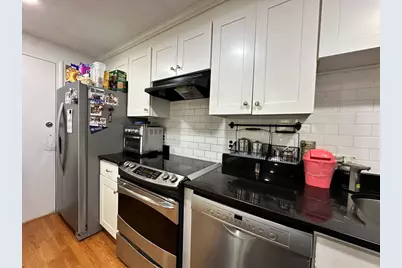 5 Hallmark Gardens #6, Burlington, MA 01803 - Photo 6