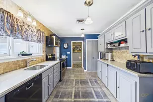 26 Pershing Ave, Acushnet, MA 02743 - Photo 10