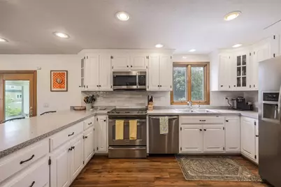 329 Pakachoag St, Auburn, MA 01501 - Photo 14