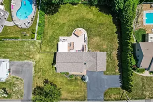 329 Pakachoag St, Auburn, MA 01501 - Photo 10