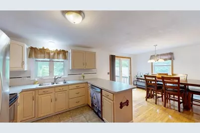 276 Newport Ave, Attleboro, MA 02703 - Photo 10