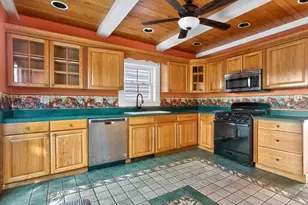 404 E 7th St, Boston, MA 02127 - Photo 2