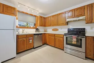 28 Wilson St, Marlborough, MA 01752 - Photo 1