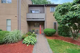 28 Wilson St, Marlborough, MA 01752 - Photo 2