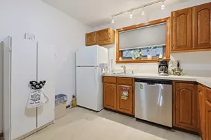 28 Wilson St, Marlborough, MA 01752 - Photo 4