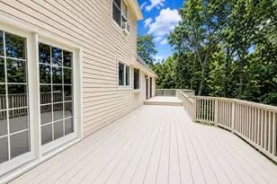 31 Woodside Cir, Sturbridge, MA 01566 - Photo 2