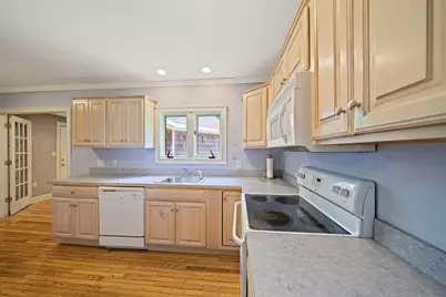 38 Grove St, Kingston, MA 02364 - Photo 2
