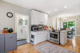 20 Burrill St, Saugus, MA 01906 - Photo 10