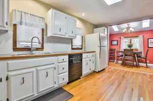 27 Magnolia St, Saugus, MA 01906 - Photo 8