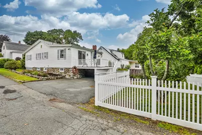 27 Magnolia St, Saugus, MA 01906 - Photo 4