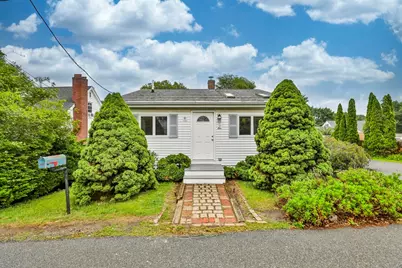 27 Magnolia St, Saugus, MA 01906 - Photo 2