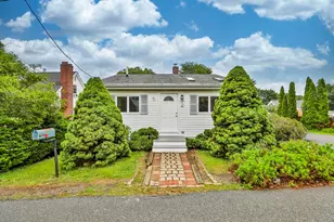 27 Magnolia St, Saugus, MA 01906 - Photo 2