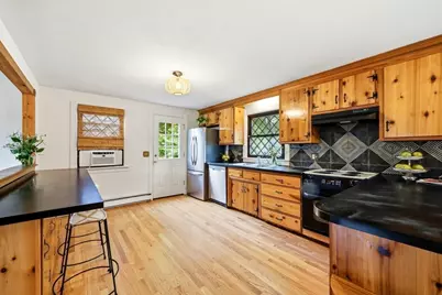887 North St, Agawam, MA 01030 - Photo 12