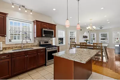 65 Fern St, New Bedford, MA 02744 - Photo 4