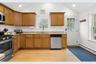 229 Highland St, Hamilton, MA 01982 - Photo 6