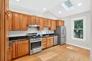 35 Lowell St, Somerville, MA 02143 - Photo 6
