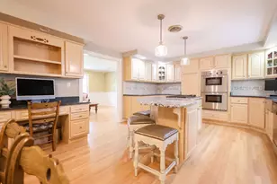 7 Daisley Pl, Framingham, MA 01702 - Photo 10