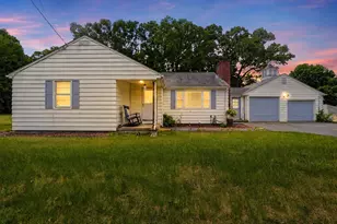 23 Smith St, Chicopee, MA 01020 - Photo 2