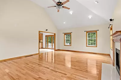 26 Shakespeare St, Tyngsborough, MA 01879 - Photo 10